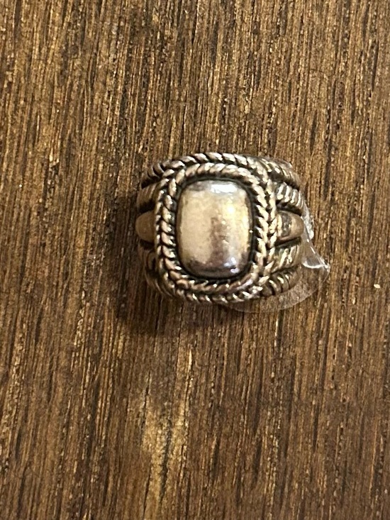 Jewelry - Braided Rope Frame Silver Statement Ring - Silver